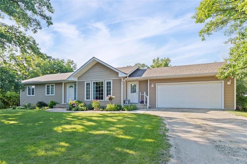 Property Photo:  51 Walnut Avenue  MB R5G 2J3 