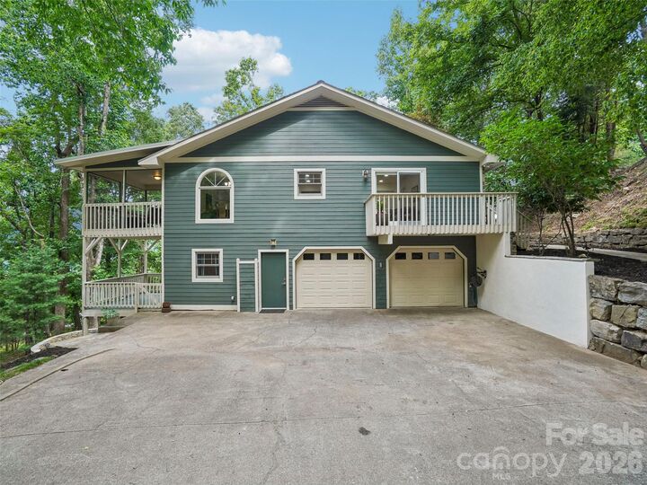 Property Photo: 10 Chestnut Top Circle NC 28759