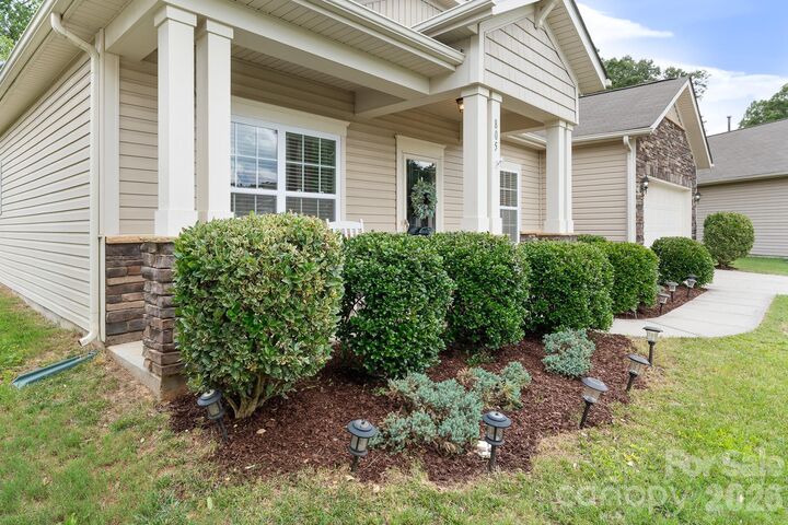 Property Photo:  805 Scenic Way  NC 28104 