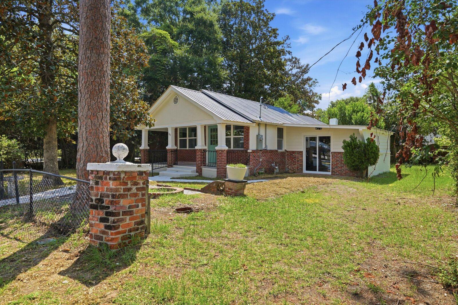 Property Photo:  107 Grant Street  SC 29488 