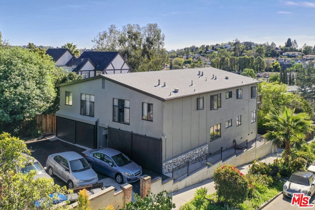 Property Photo:  2986 Waverly Dr  CA 90039 