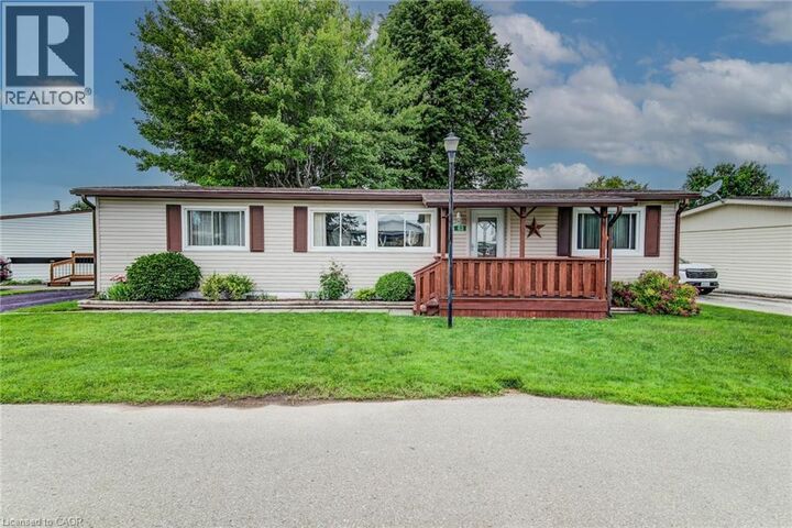 63 Fairview Crescent — photo 1