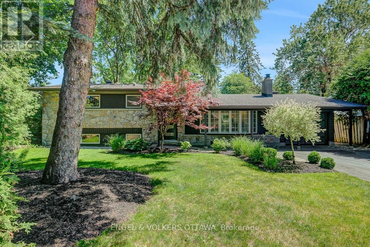 Property Photo:  54 Qualicum Street  ON K2H 7H4 