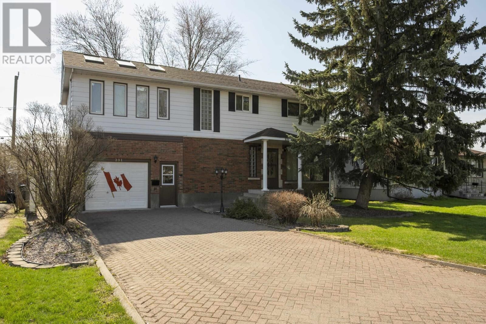 Property Photo:  231 Alder Ave  ON P7B 4T8 