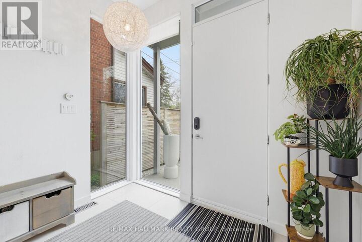 Property Photo:  23 Helena Street A  ON K1Y 3M7 