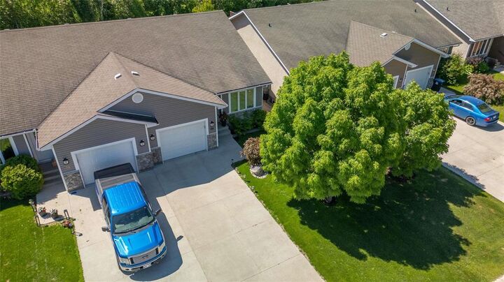 Property Photo:  68 Clearwater Avenue  MB R5G 0S7 