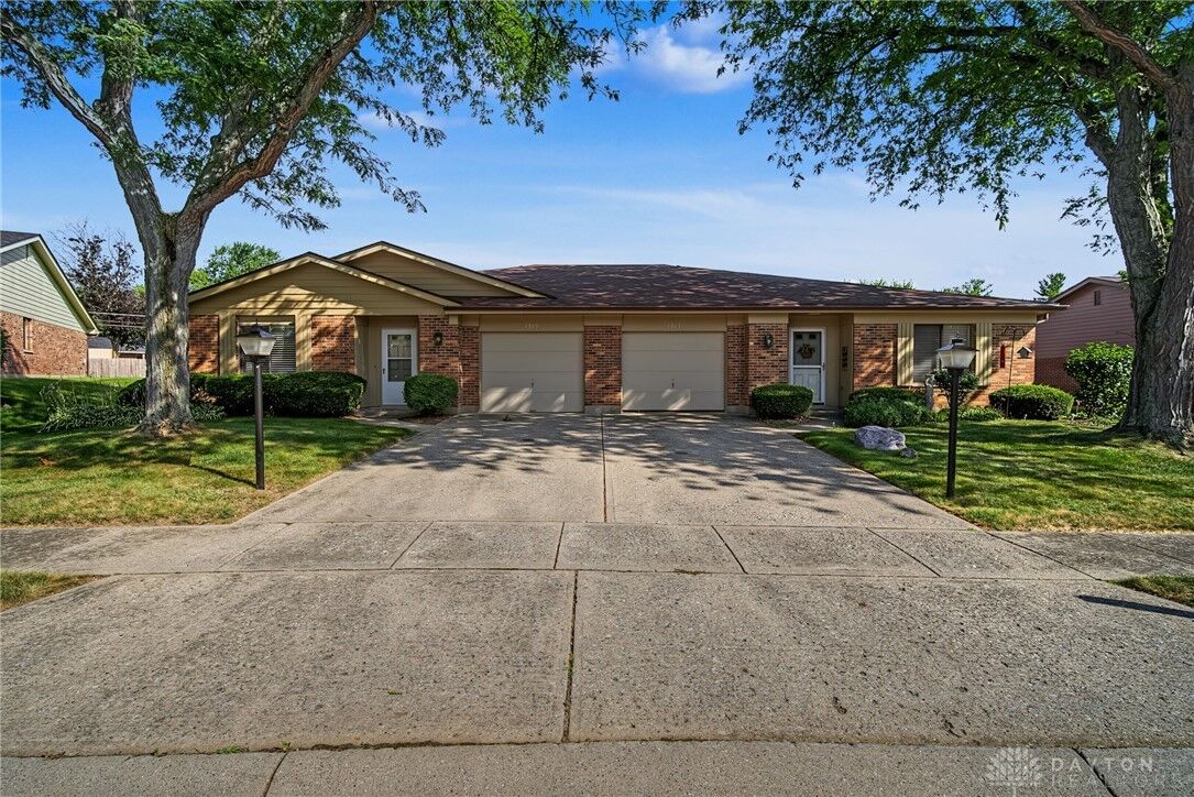 Property Photo: 1313-1315 Rosehaven Circle OH 45429