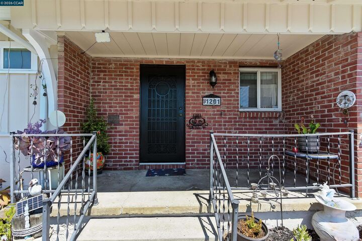 Property Photo:  1201 Valle Vista Ave  CA 94589 