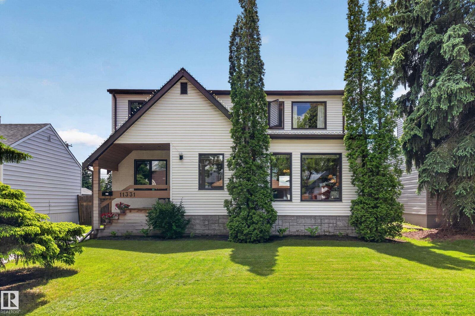 Property Photo:  11331 75 Avenue NW  AB T6G 0H6 