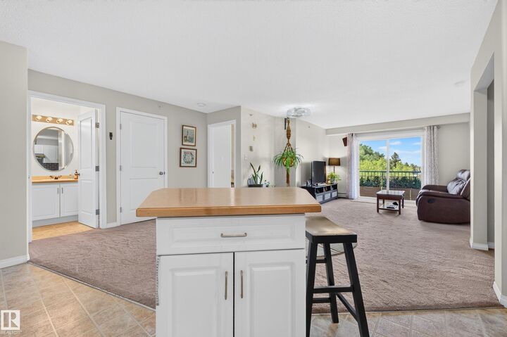 Property Photo: 11325 83 Street NW 526 AB T5B 4W5