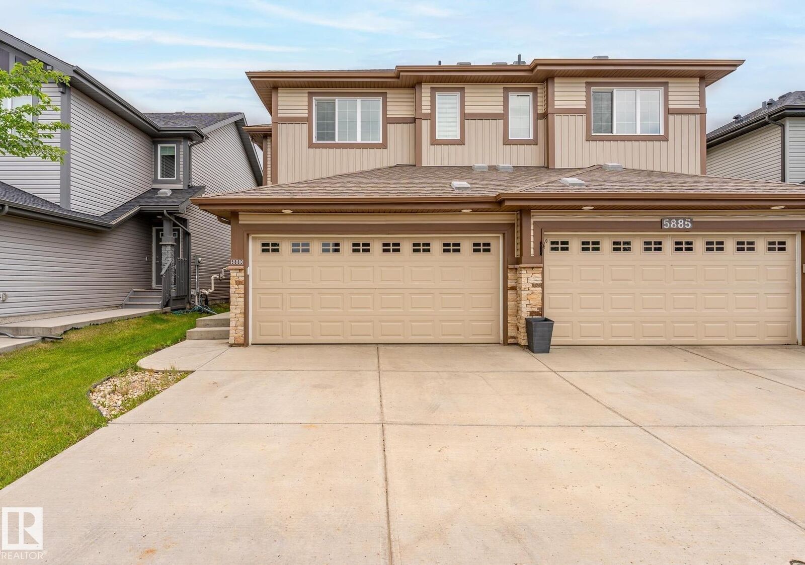 Property Photo:  5883 Anthony Crescent SW  AB T6W 3H4 