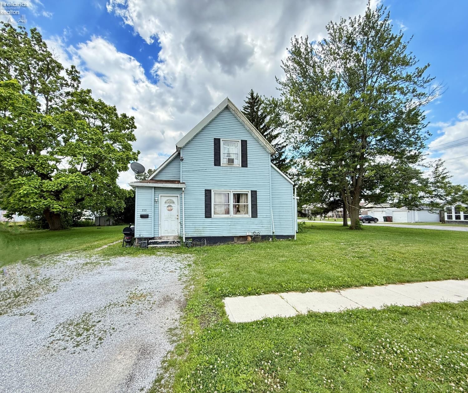 Property Photo: 253 4th Avenue OH 44883