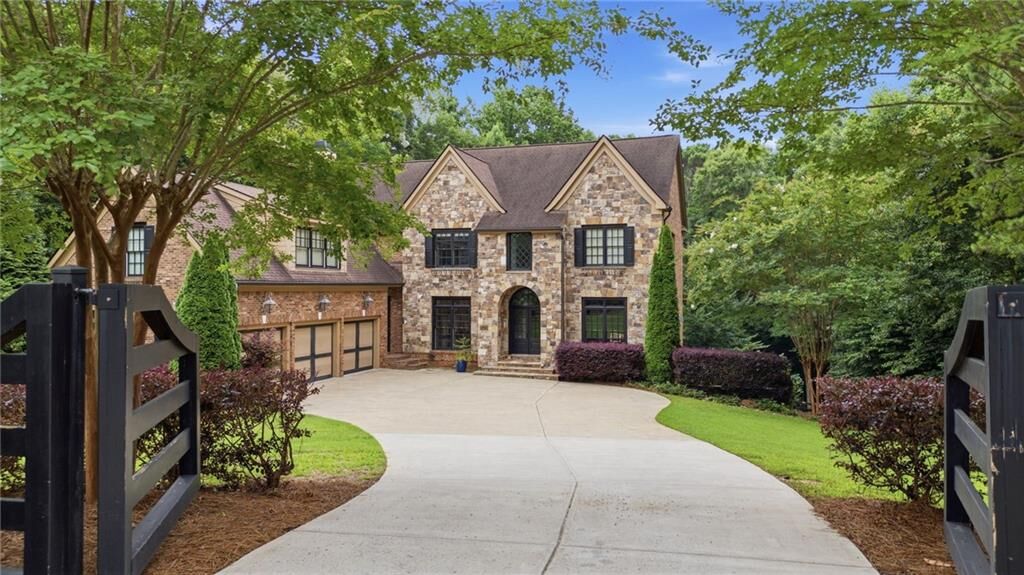 Property Photo: 15625 Canterbury Chase GA 30004