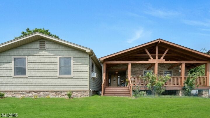 Property Photo:  4 Northbrae Dr  NJ 07005 