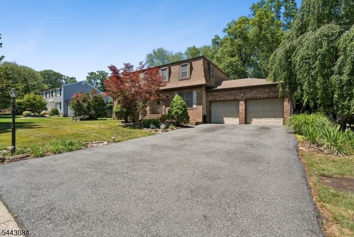 Property Photo:  39 Robin Hood Way  NJ 07470 