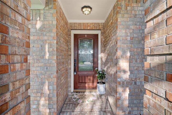 Property Photo:  827 N Wellsford Drive  TX 77584 