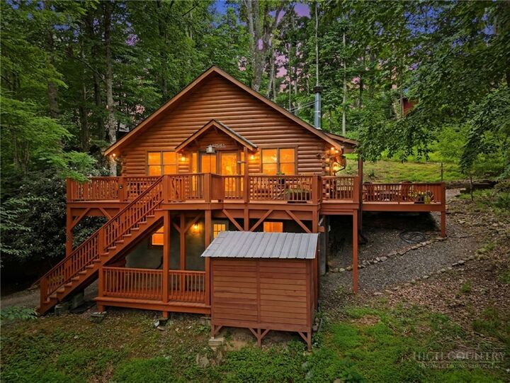 Property Photo:  176 Ravens View  NC 28607 