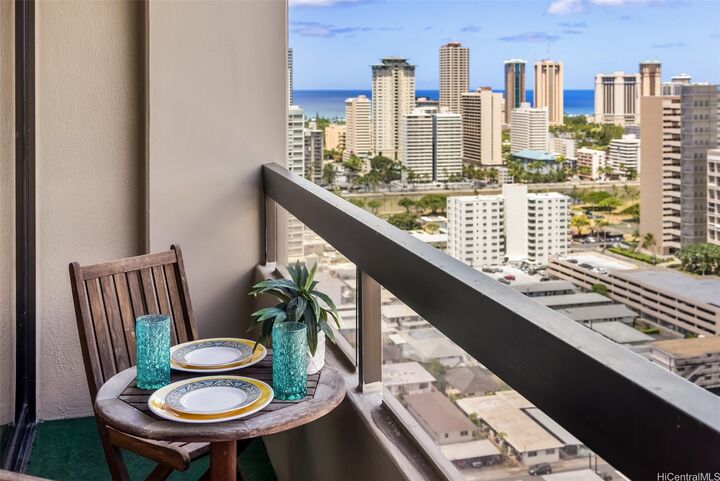 Property Photo:  2499 Kapiolani Boulevard 2804  HI 96826 