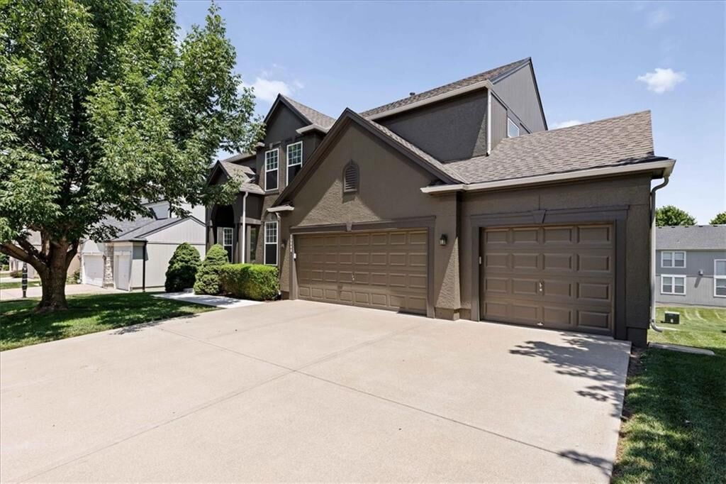 Property Photo: 15609 Shawnee Drive KS 66223