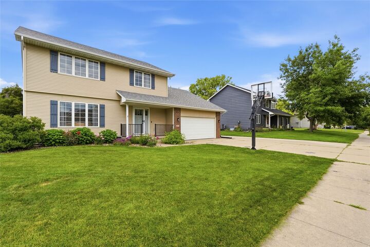 Property Photo:  214 NW Ridgeline Drive  IA 50023 
