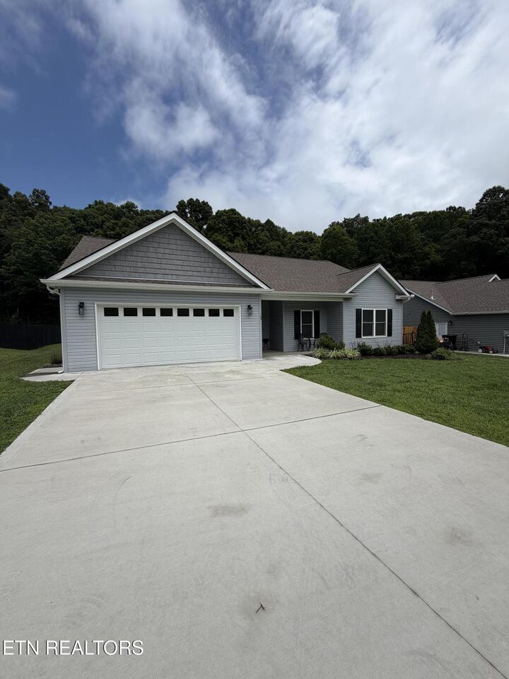 Property Photo:  762 Hillvale Rd  TN 37705 