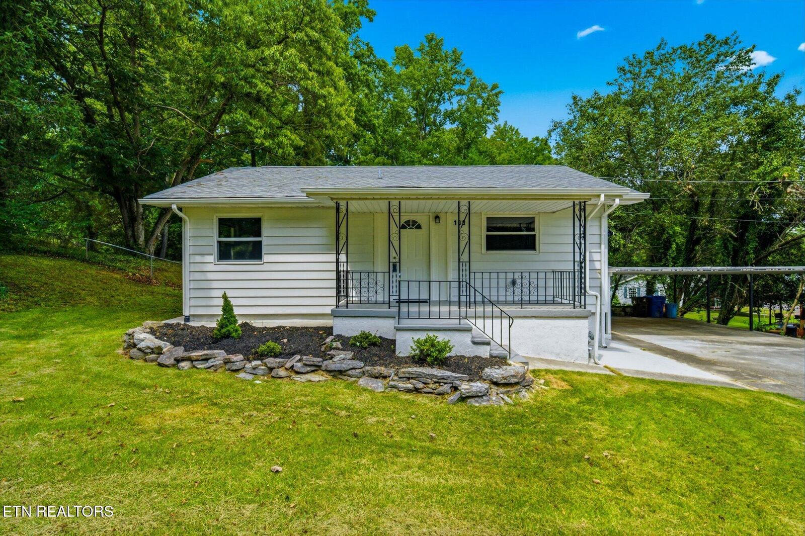 Property Photo:  100 Delaware Ave  TN 37830 