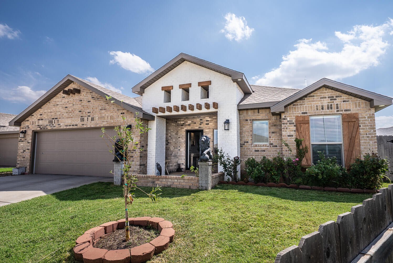 Property Photo: 2704 Viola Avenue TX 79407