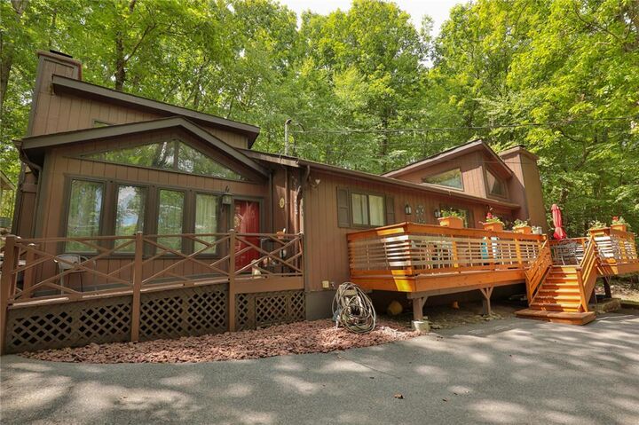 Property Photo: 2114 Lansdale Drive PA 18301