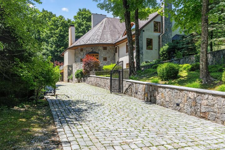 Property Photo:  23 Inningwood Road  NY 10562 