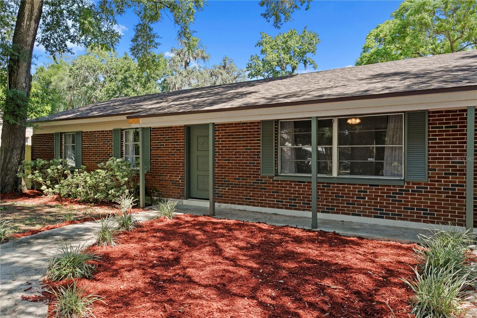 Property Photo: 6928 Greenhill Place FL 33617