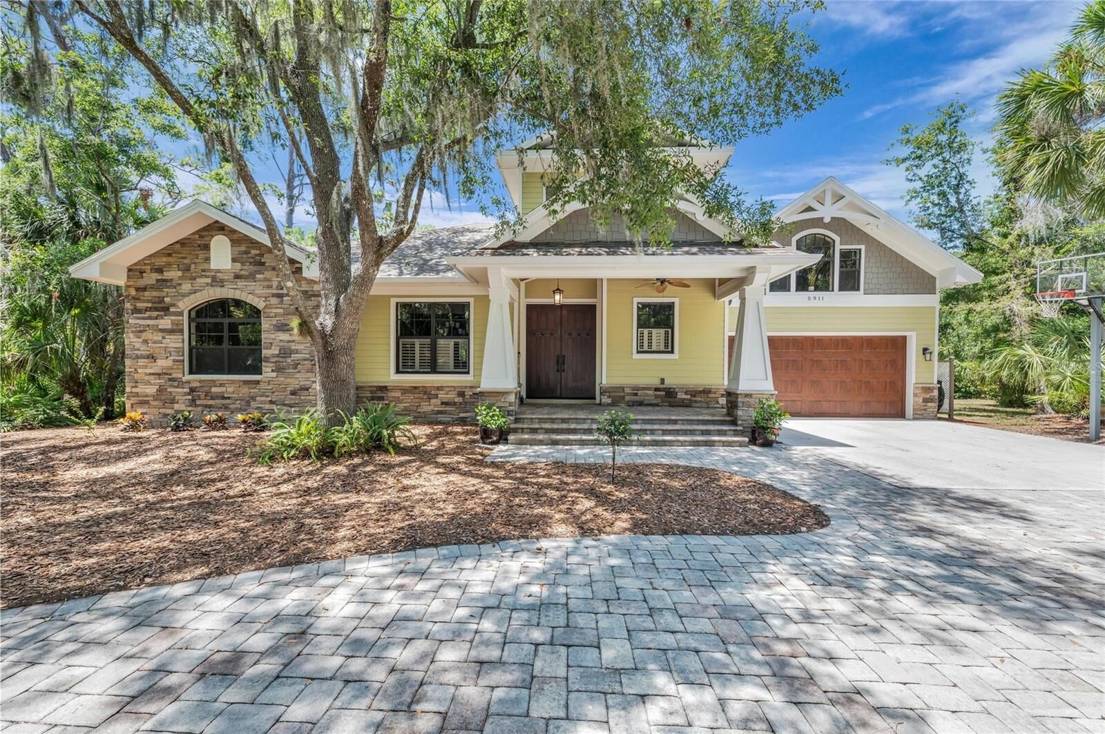 Property Photo:  5911 River Forest Circle  FL 34203 