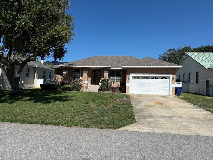 Property Photo: 626 7th Avenue N FL 33715