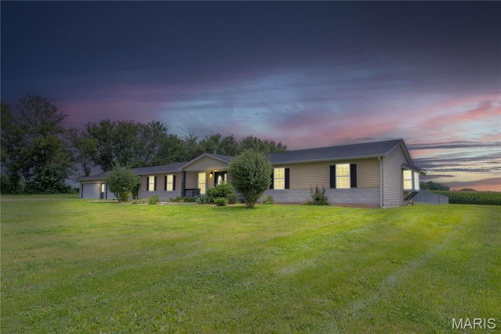 Property Photo: 3933 Cherokee Trail IL 62025