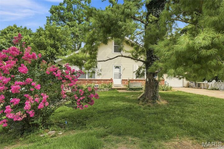 Property Photo:  2103 Timber Lane  MO 63012 