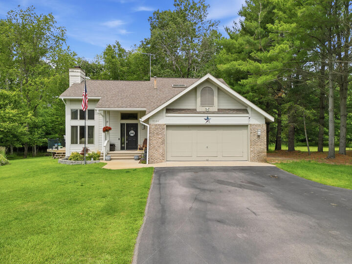 Property Photo:  9551 Clubhouse Drive W  MI 49346 