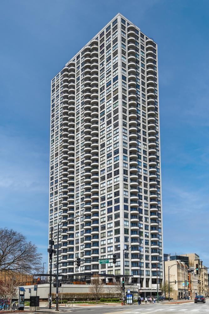 Property Photo:  2020 N Lincoln Park West 32K  IL 60614 