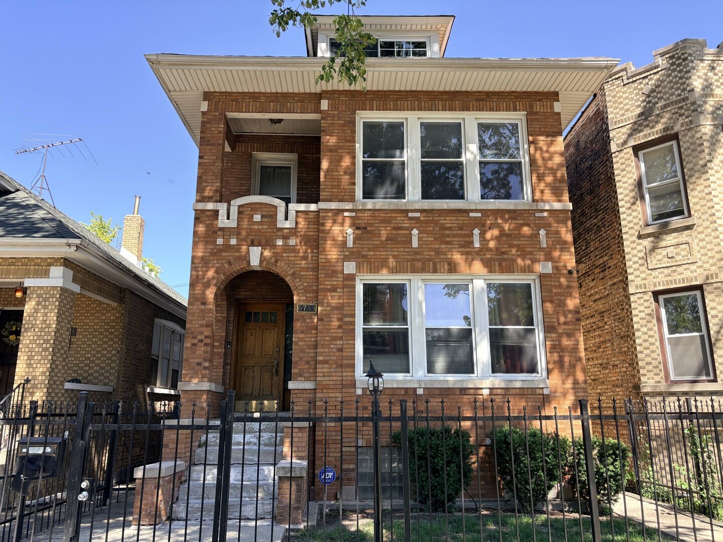 Property Photo: 6753 S Artesian Avenue IL 60629