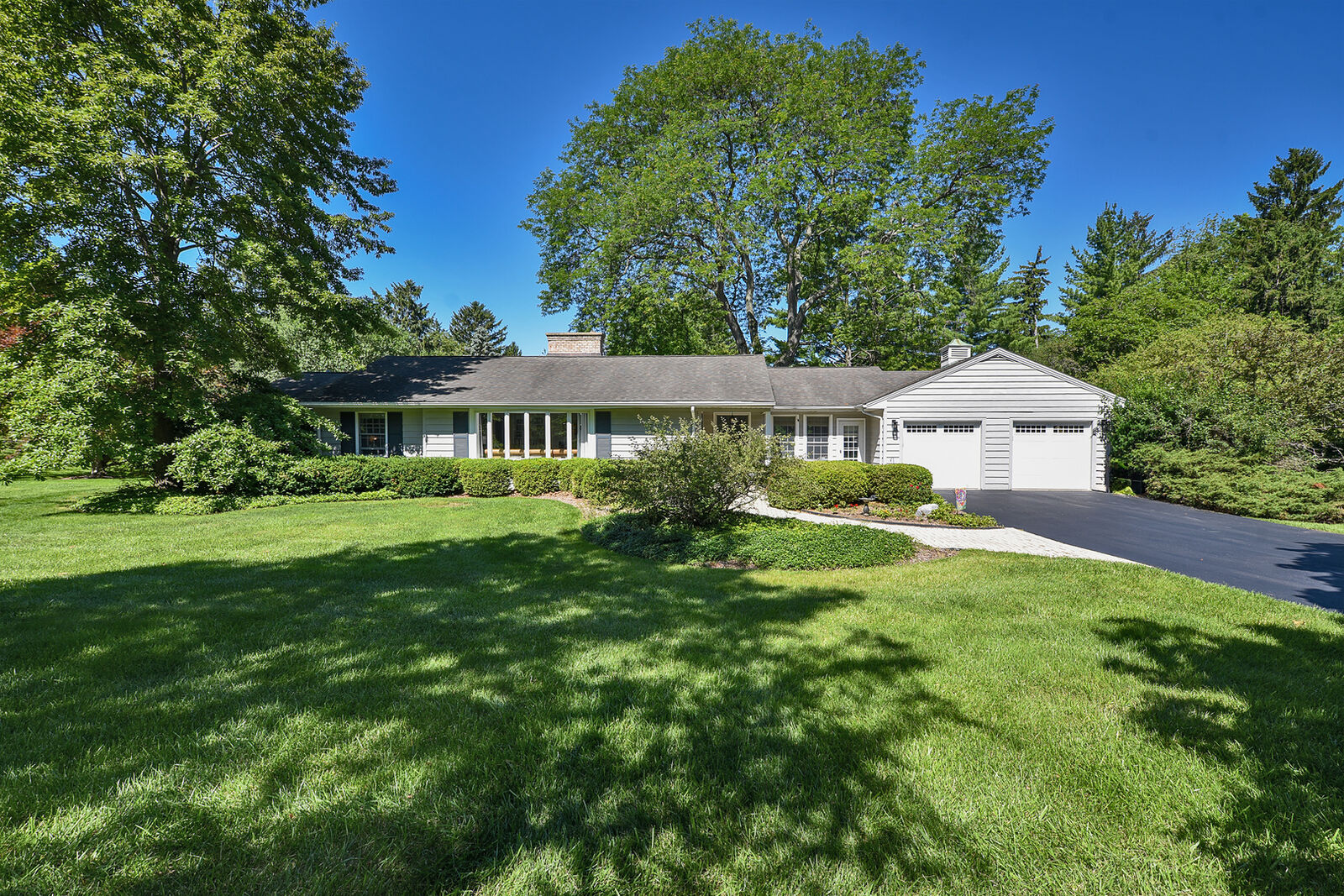 Property Photo:  526 Inverway  IL 60067 