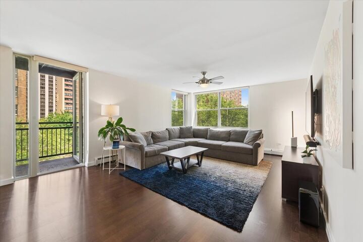 Property Photo:  3033 N Sheridan Road 601  IL 60657 