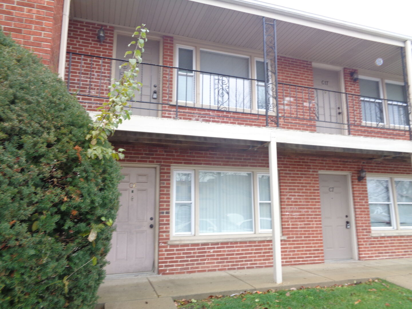 Property Photo: 1340 N Main Street C16 IL 60187