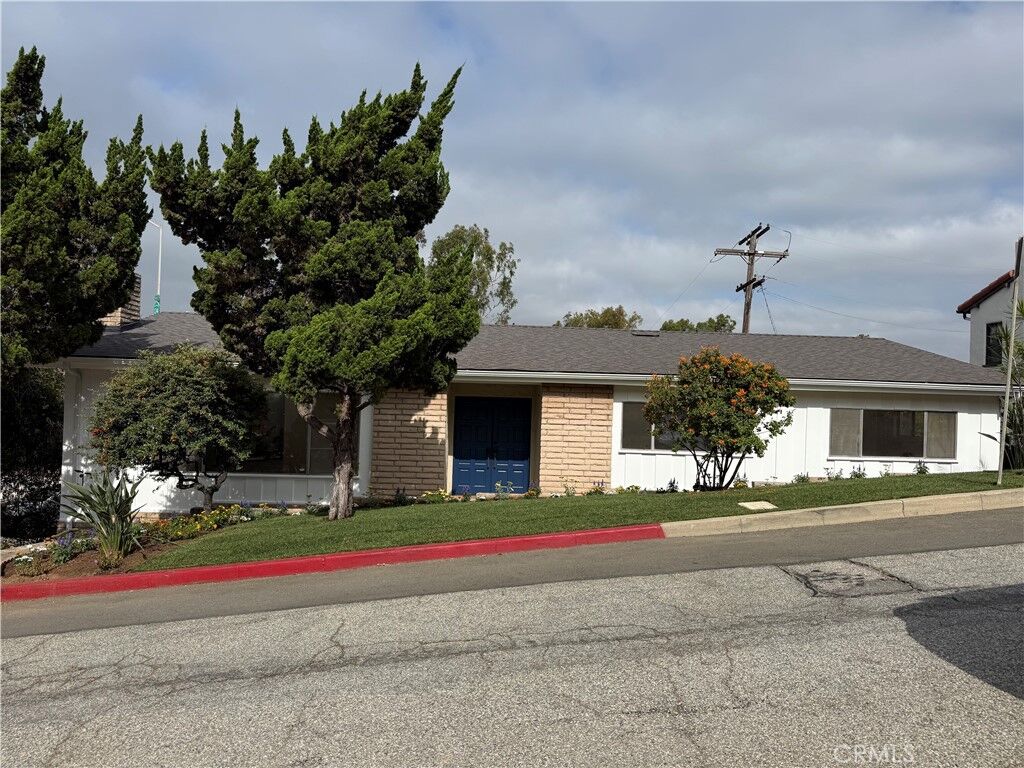 Property Photo: 443 Woodbury CA 91206