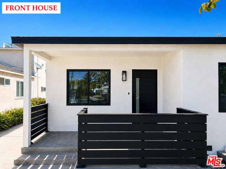 Property Photo:  2806 S Barrington Avenue  CA 90064 
