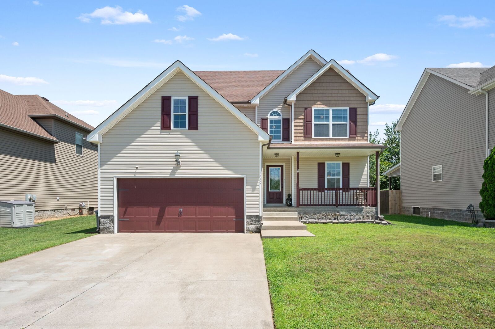 Property Photo:  689 Fox Hound Dr  TN 37040 