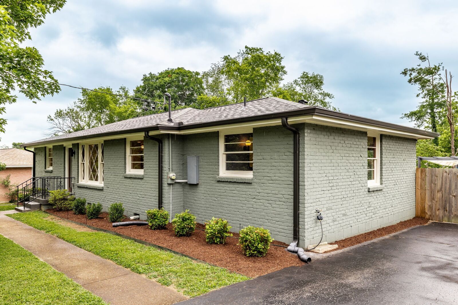 Property Photo:  1934 Valley Park Dr  TN 37216 
