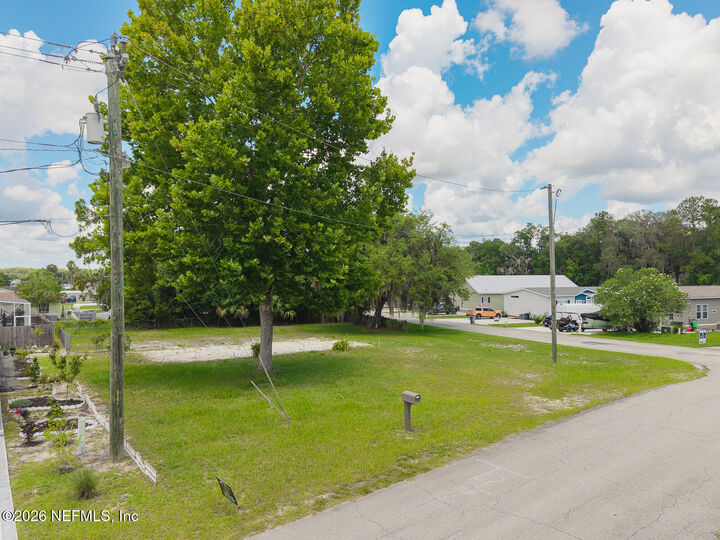 Property Photo:  1305 2nd Avenue  FL 32189 
