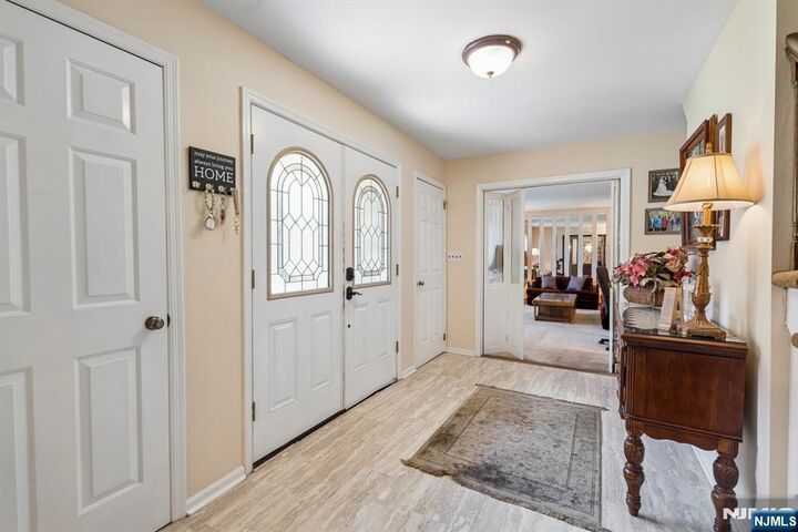 Property Photo:  39 Robin Hood Way  NJ 07470 