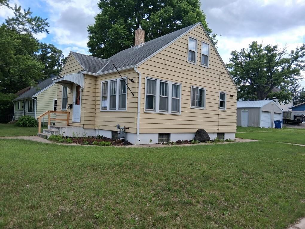 Property Photo:  535 5th Avenue NE  MN 56304 