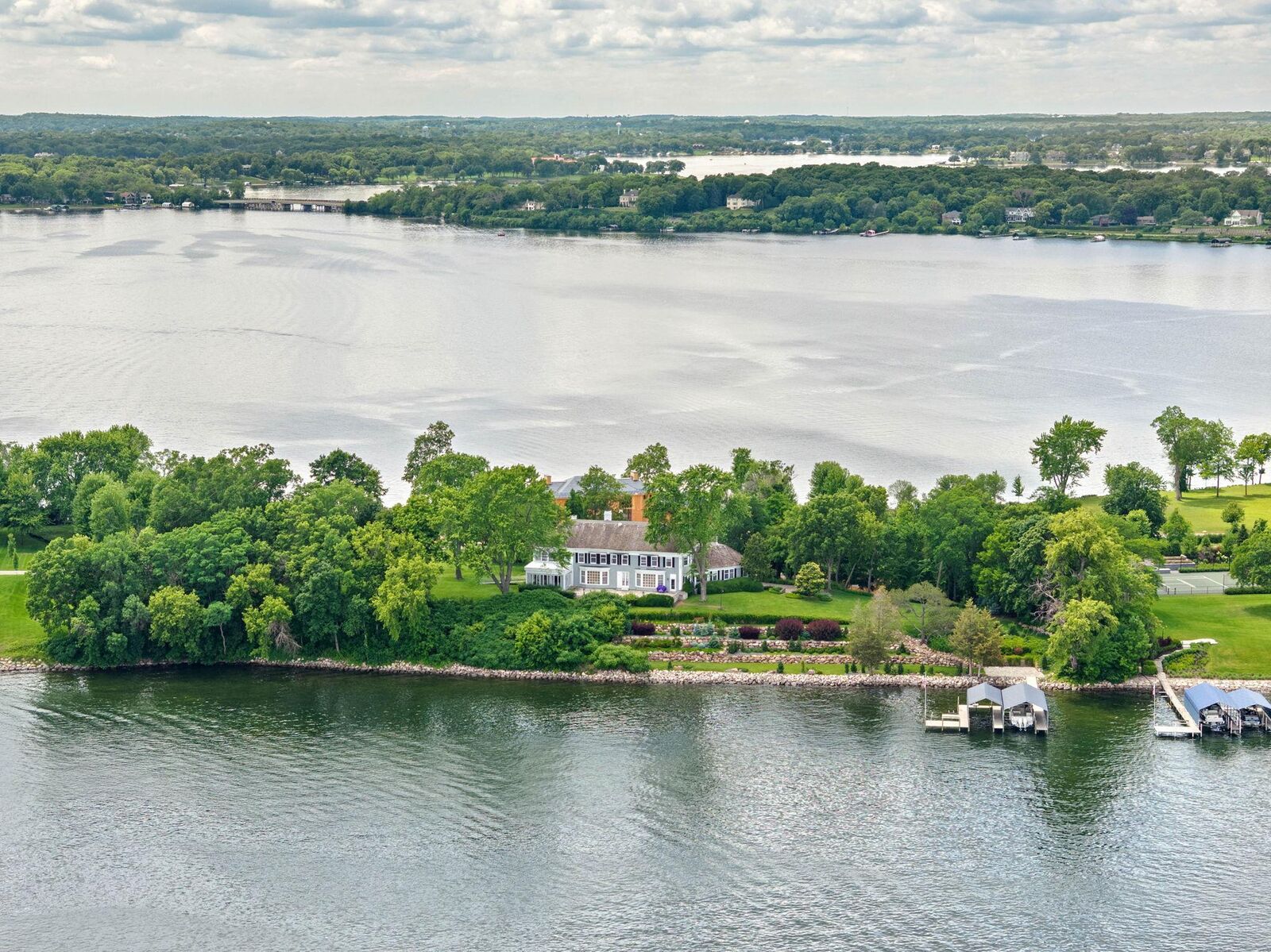 Property Photo:  1480 Bracketts Point Road  MN 55391 