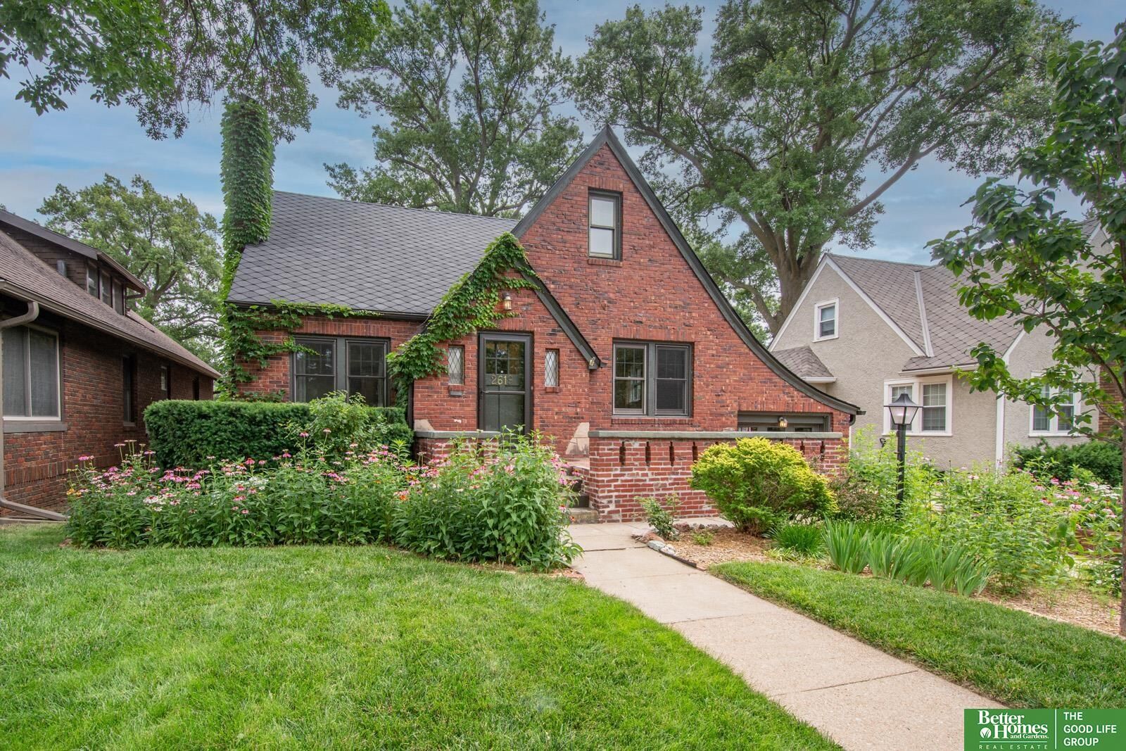 Property Photo: 2619 N 52nd Street NE 68104