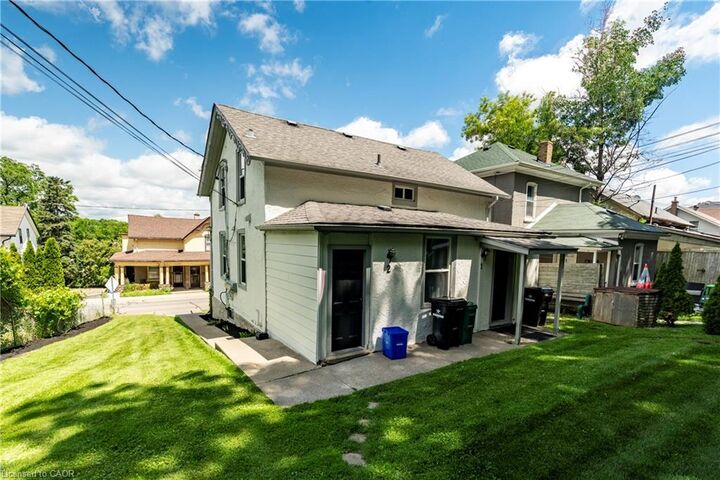 Property Photo: 66 Queen Street W ON N3C 1G1